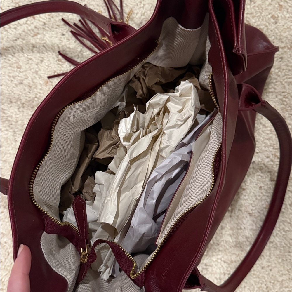 Arezzo Chic Maroon Leather Shoulder Bag with Gold Accent - Picture 16 of 16